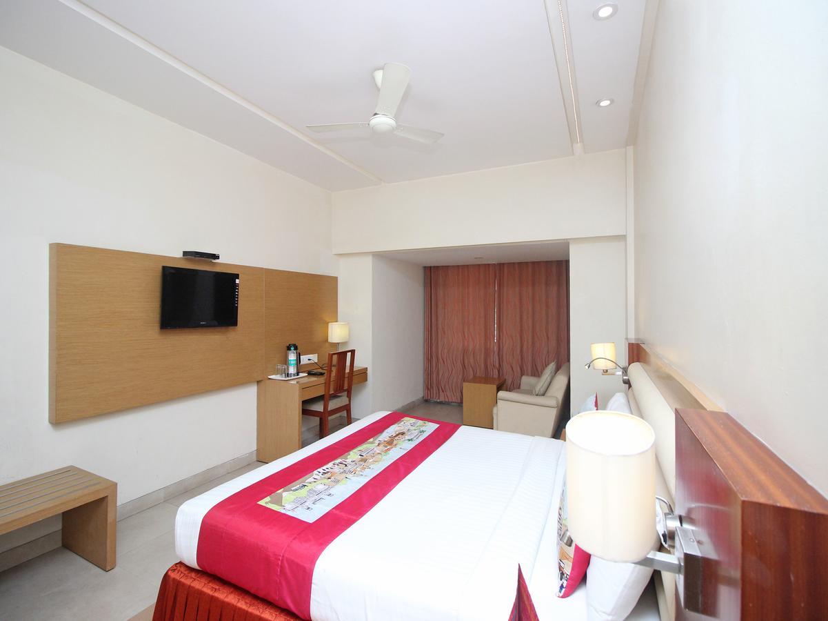 Hotel Mb International Palace Side Mysore Εξωτερικό φωτογραφία